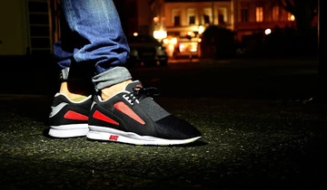 NIKE - CURRENT -BRED