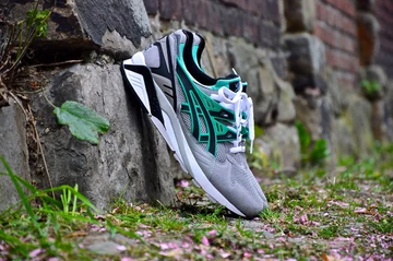 1asics - kayano
