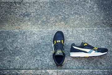 RS71778_Foot-Locker-x-PUMA-Trinomic_black-yellow-scr