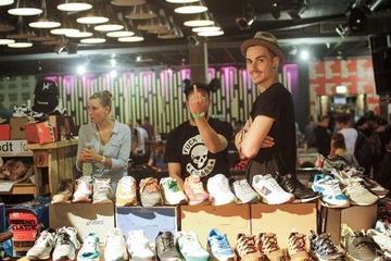 17snkrart - kicksinthehall-deadstock-bielefeld