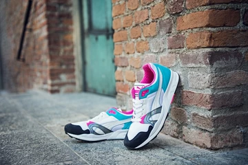 RS71775_Foot-Locker-x-PUMA-Trinomic_white-blue-pink-scr