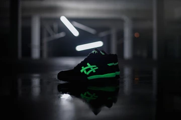 asics-gel-spotlyte-glow-in-the-dark-02-1024x682