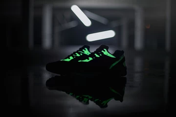 asics-gel-kayano-trainer-glow-in-the-dark-02-1024x682
