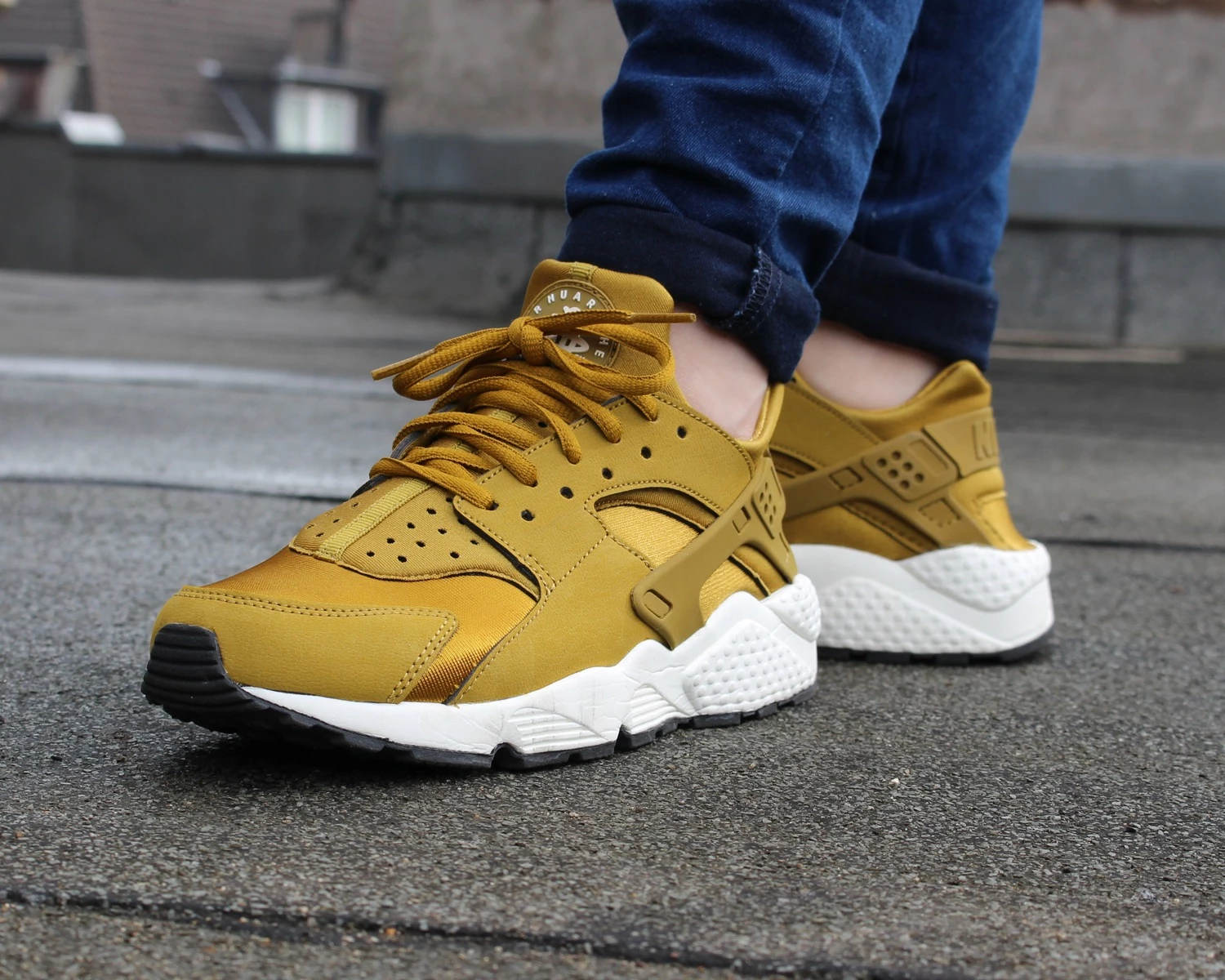 Nike Air Huarache Bronzine latest pickup Dead Stock