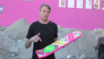 Tony Hawk testet das "Real life Hoverboard"