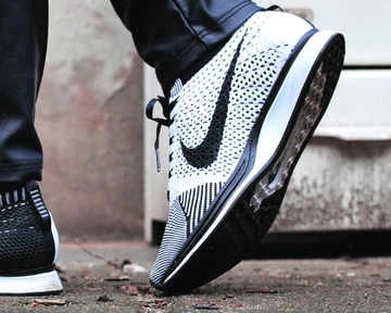 deadstock-nike-flyknit-racer-05