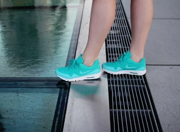 nike-am1ultramoire-005