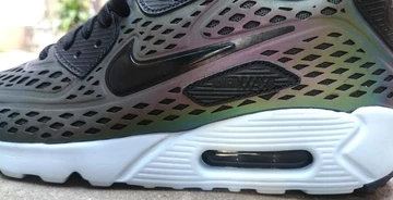 nike-air-max-90-holographic-7
