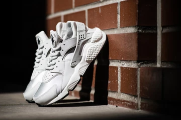 Nike Wmns Huarache Run 'Bone' - Online now