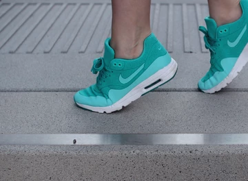 nike-am1ultramoire-011