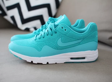 nike-am1ultramoire-001