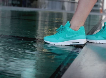 nike-am1ultramoire-006