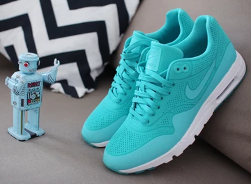 nike-am1ultramoire-003