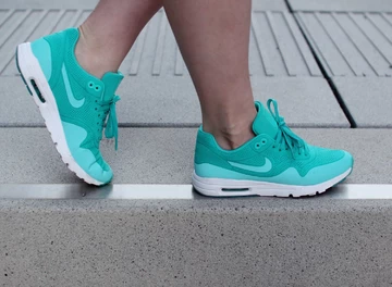 nike-am1ultramoire-009