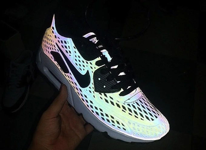 Nike air max 90 ultra moire holographic release date best sale