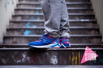 13asics-storm-kayano
