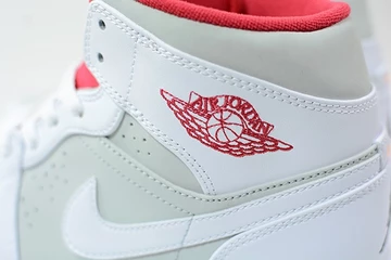 air-jordan-1-mid-hare-2