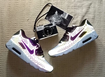 nike-air-max-90-holographic-4