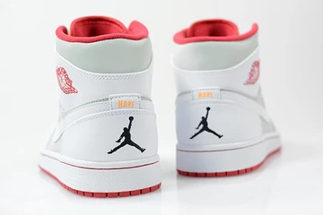 air-jordan-1-mid-hare-3