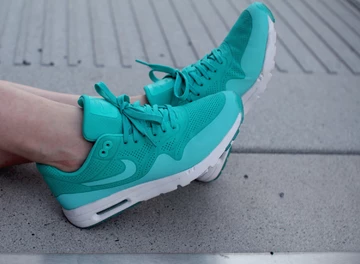 nike-am1ultramoire-010