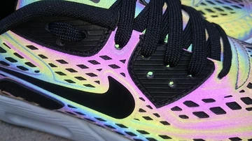 nike-air-max-90-holographic-8