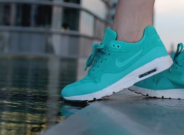 nike-am1ultramoire-007
