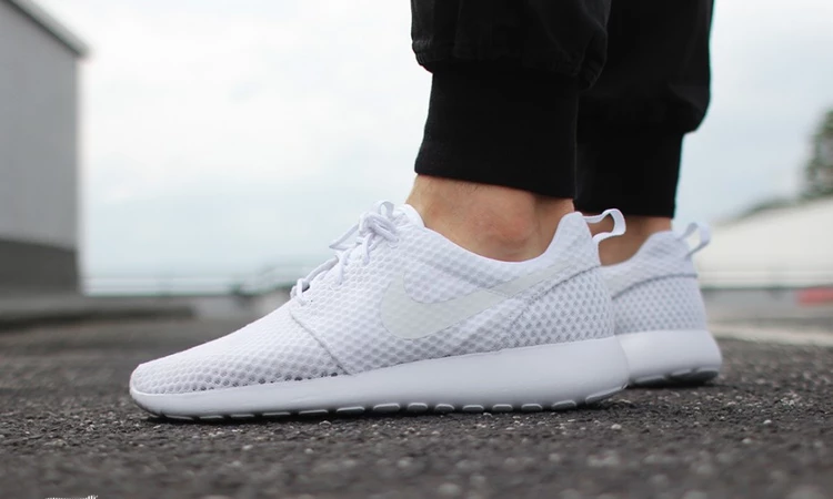 All white roshe 2 online