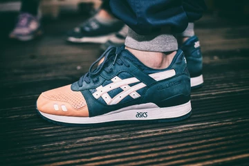 5not-just-shoes-on-feet-knucker-kane-holz