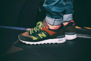 8not-just-shoes-on-feet-knucker-kane-holz