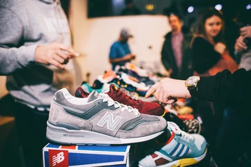 9not-just-shoes-on-feet-knucker-kane-holz