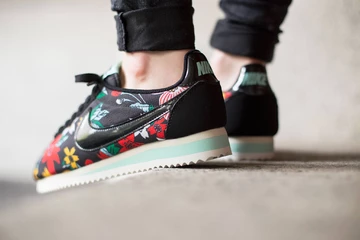 Nike-Wmns-Cortez-Print-Black-Pack-2