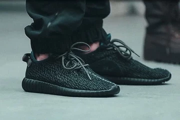 adidas-Yeezy-350-Boost-Low-black-4