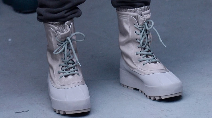 adidas gazelle silver green womens Yeezy Desert Boot 'Oil' | myGemma | FR main image 1