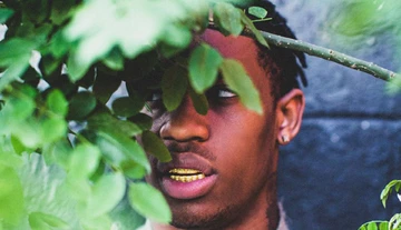 Fan klaut Travi$ Scott die Yeezy 350 Boost während seines Auftritts