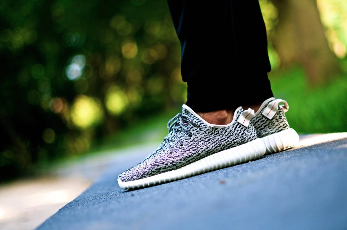 Amazon.com | adidas Mens Yeezy Boost 350 V2 Zebra White