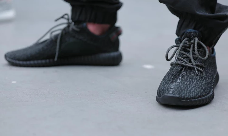 adidas Yeezy 350 Boost Pirate Black Dead Stock