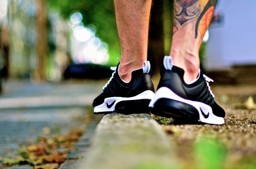 Nike air presto on sale black on feet