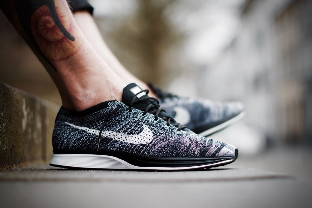 Nike flyknit racer silver online