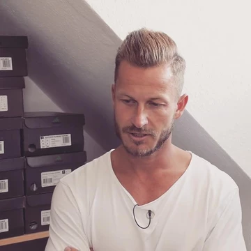 Turnschuh.TV zu Besuch bei Till Jagla aka EARTOTHESTREET - Homestory