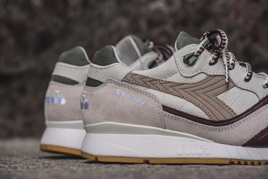 diadora ディアドラ × KITH V7000 DADR S.J. 切り替えコラボスニーカー 紺 ネイビー UK8.5 27cm diadora スニーカー v7000の通販