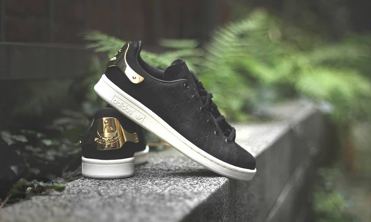 Adidas stan smith black heel best sale