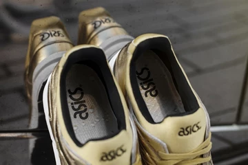 the-asics-gel-lyte-holiday-champagne-pack-6
