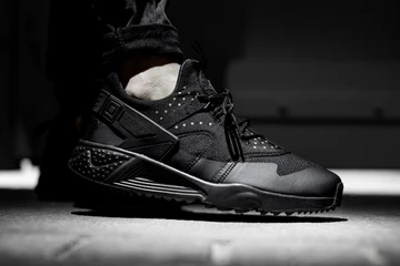TINT Footwear Studio x Dead Stock Sneakerblog Huarache Utility Instagram Raffle