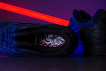 9asics-valenties-pack