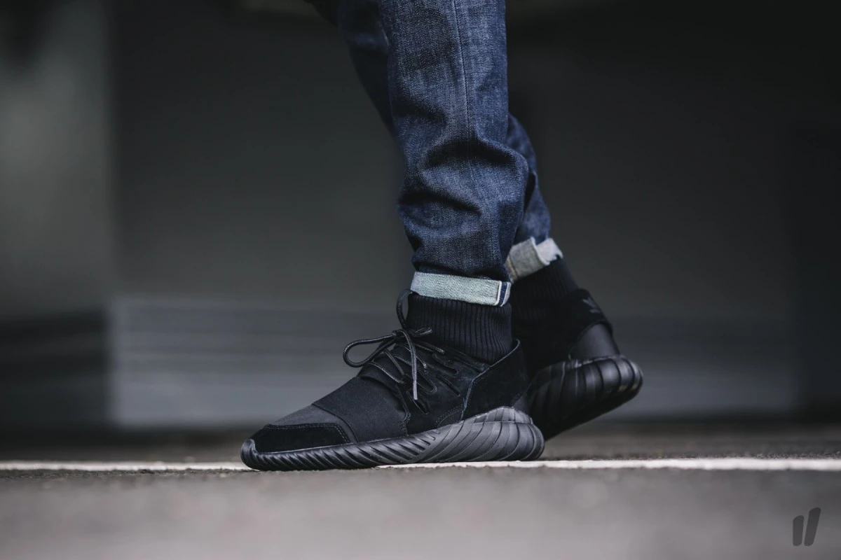 adidas Tubular Doom All Black Dead Stock