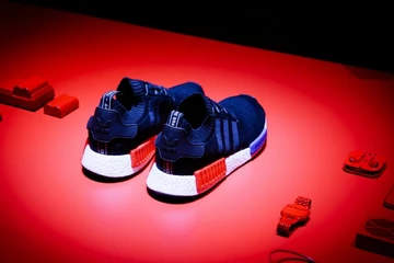 Wie fällt der adidas Originals NMD aus?