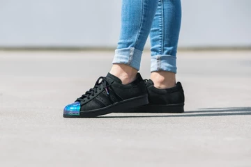 adidas-superstar-80s-metal-toe-w-schwarz-s76710-mood-1