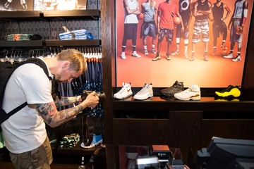 88foot-locker-house-of-hoops