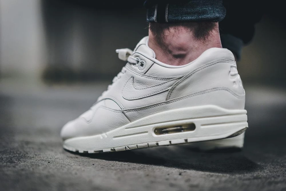 Air max 1 pinnacle white on sale