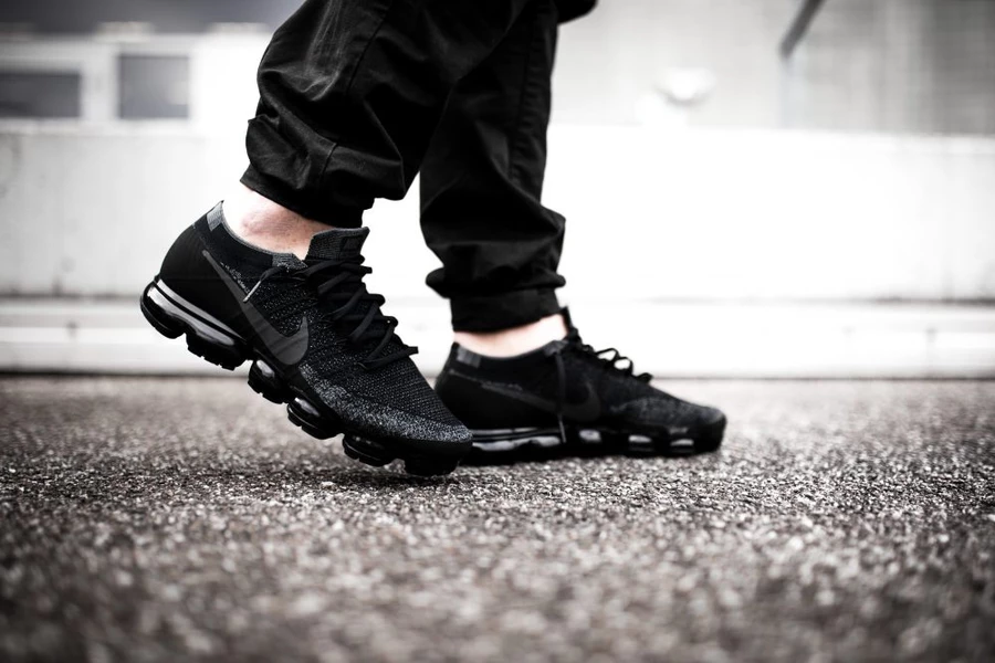 triple black vapormax 2017